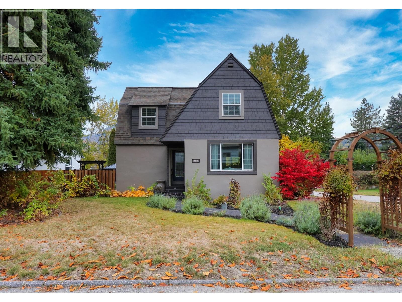 698 Kipling Street — Warfield, British Columbia - Main photo