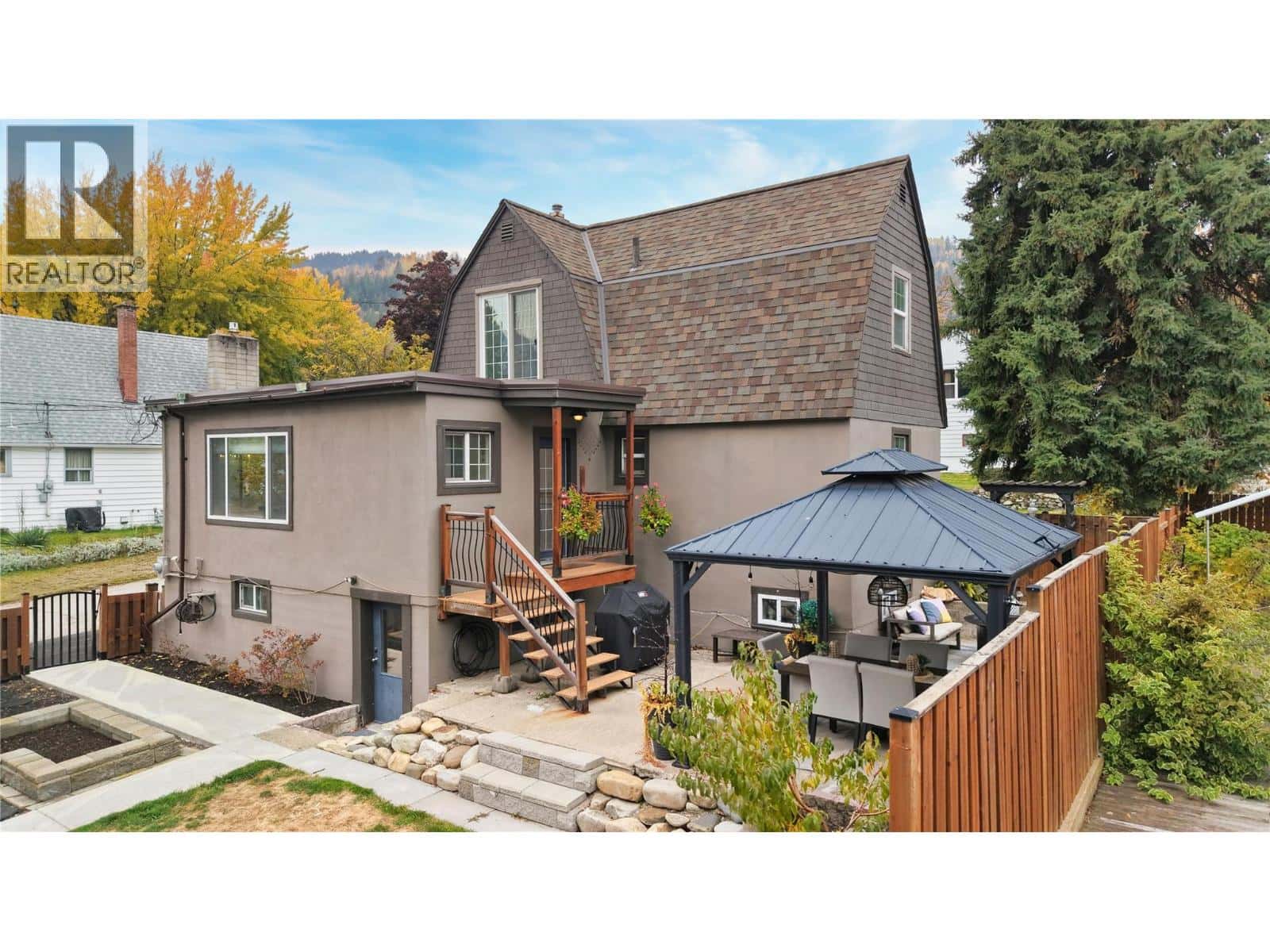 698 Kipling Street — Warfield, British Columbia - Photo 3 of 54