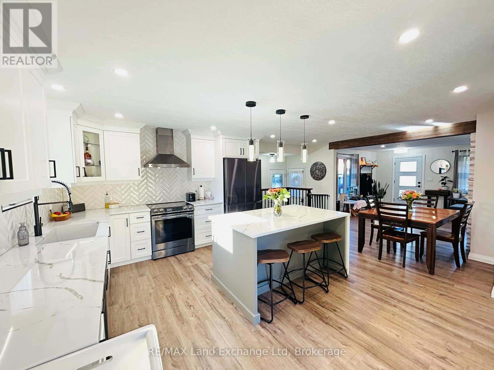 317 CARLING TERRACE — North Huron (Wingham), Ontario - Photo 5 of 24