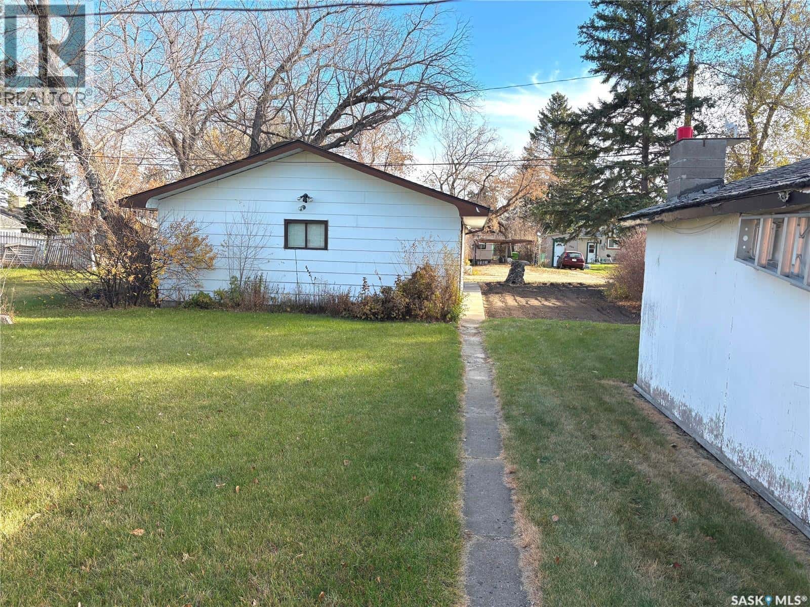 235 Company AVENUE S — Fort Qu'Appelle, Saskatchewan - Photo 3 of 25