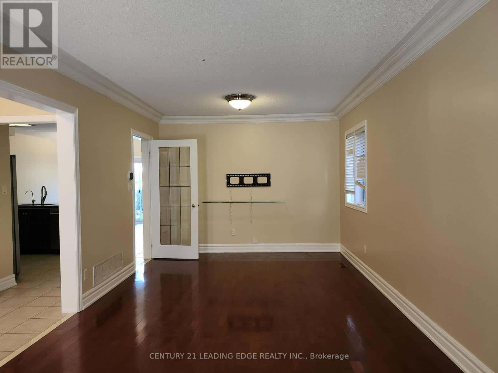 MAIN - 140 ROXBURY STREET — Markham (Rouge River Estates), Ontario - Photo 4 of 10