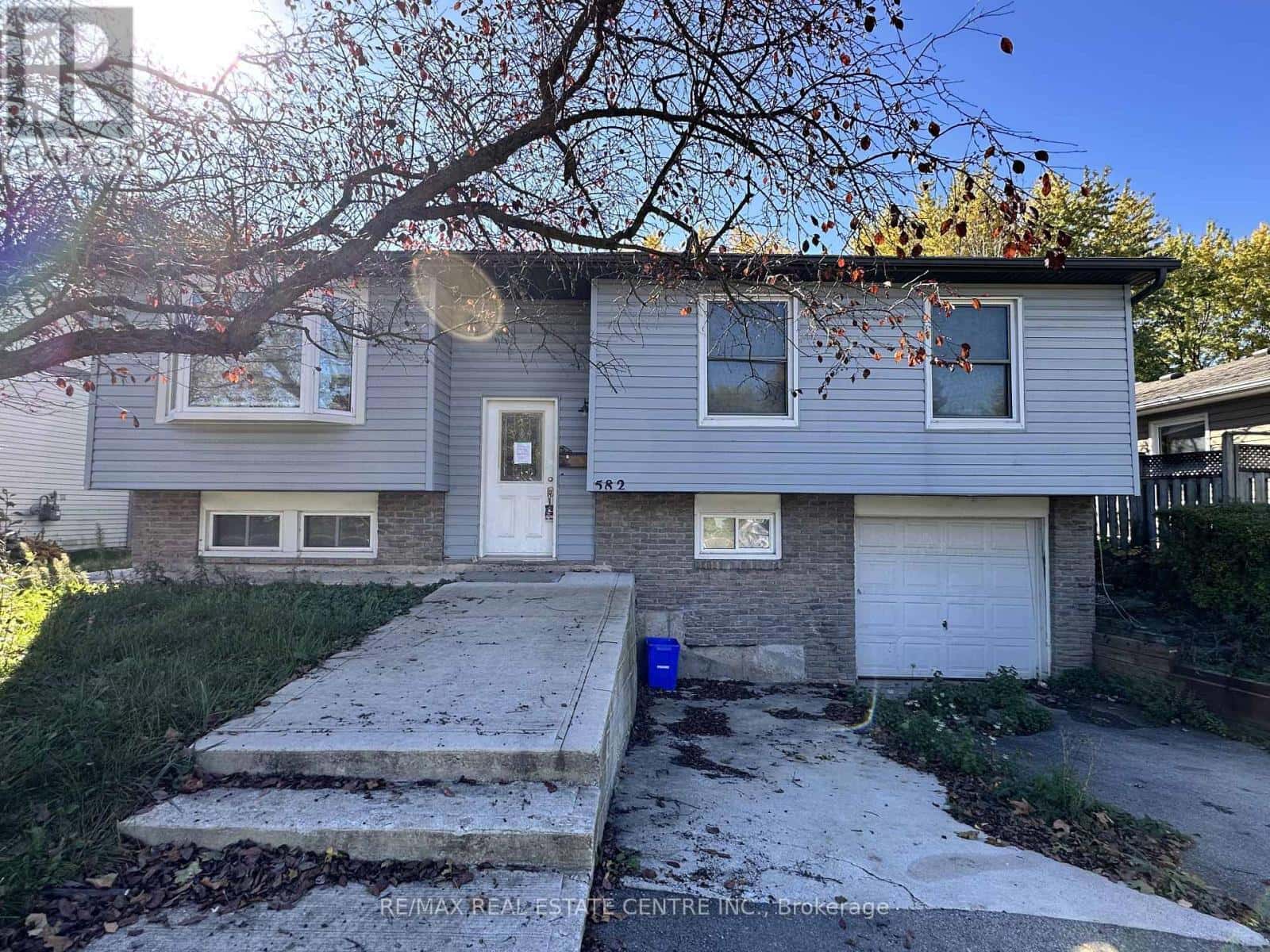 582 Elliott Crescent