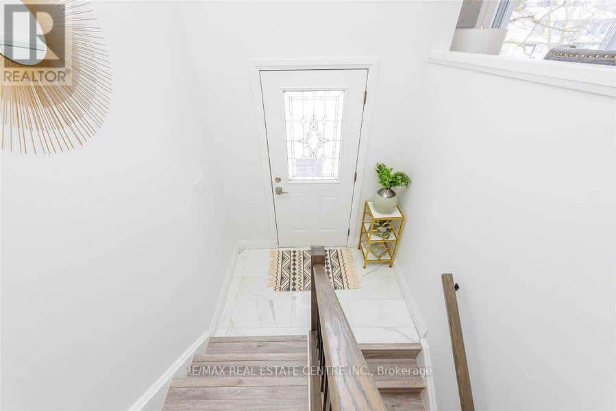 582 ELLIOTT CRESCENT — Milton (DP Dorset Park), Ontario - Photo 2 of 30