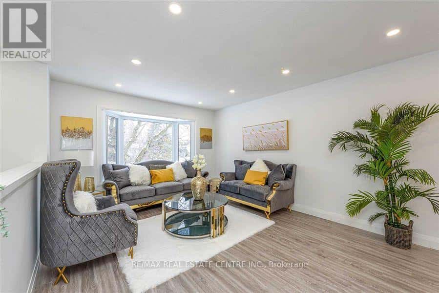 582 ELLIOTT CRESCENT — Milton (DP Dorset Park), Ontario - Photo 4 of 30