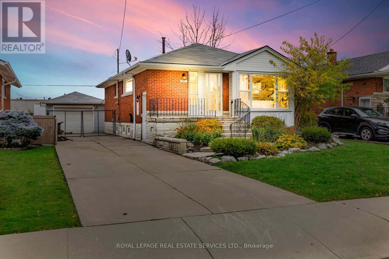 559 EAST 27TH STREET — Hamilton (Burkholme), Ontario - Photo 2 of 37