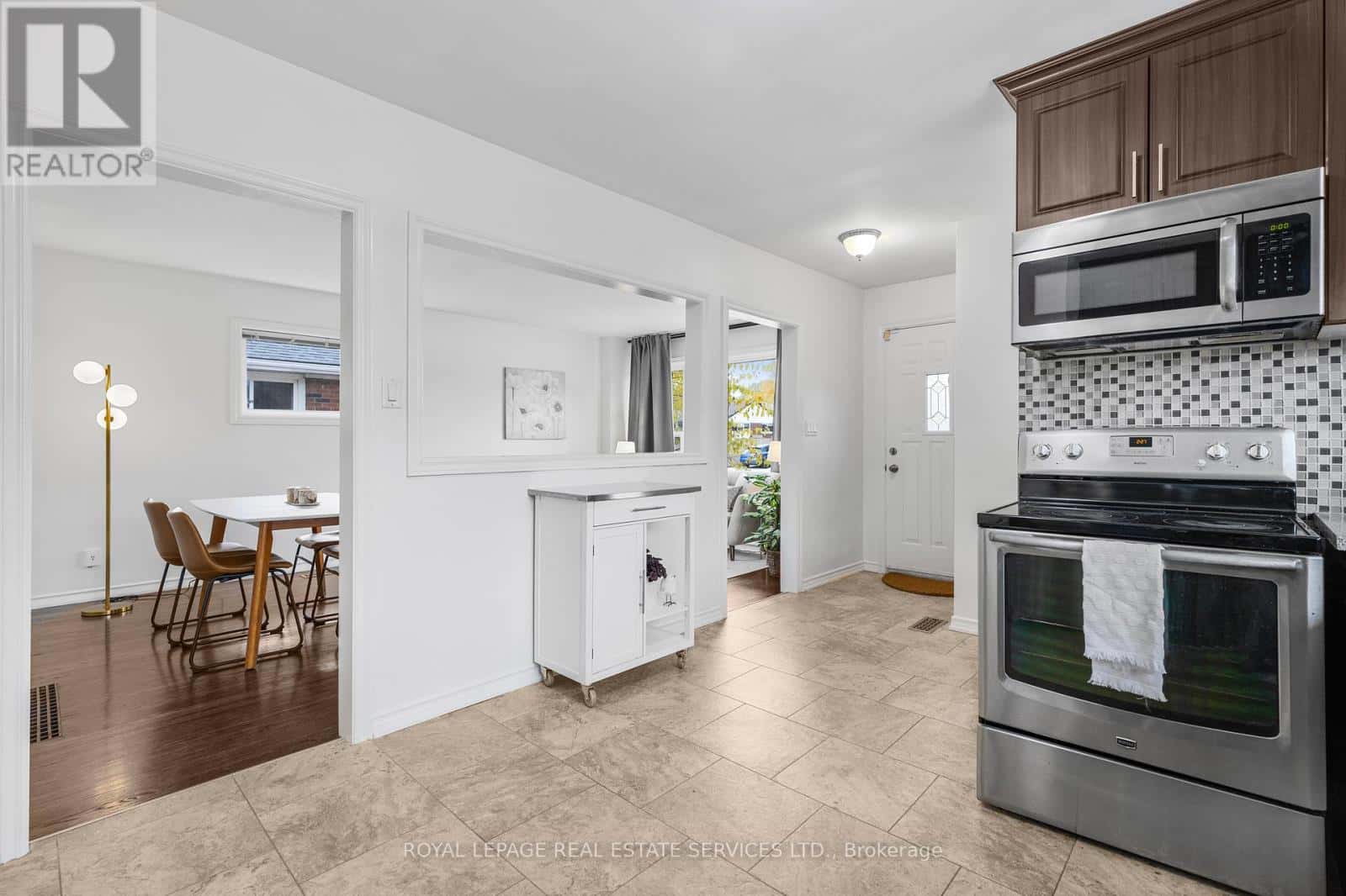 559 EAST 27TH STREET — Hamilton (Burkholme), Ontario - Photo 5 of 37