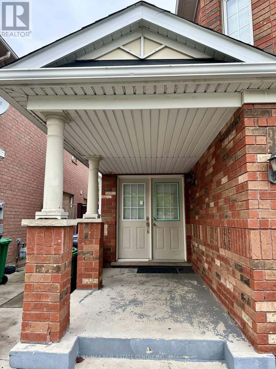 85 HERDWICK STREET — Brampton (Gore Industrial North), Ontario - Photo 3 of 18