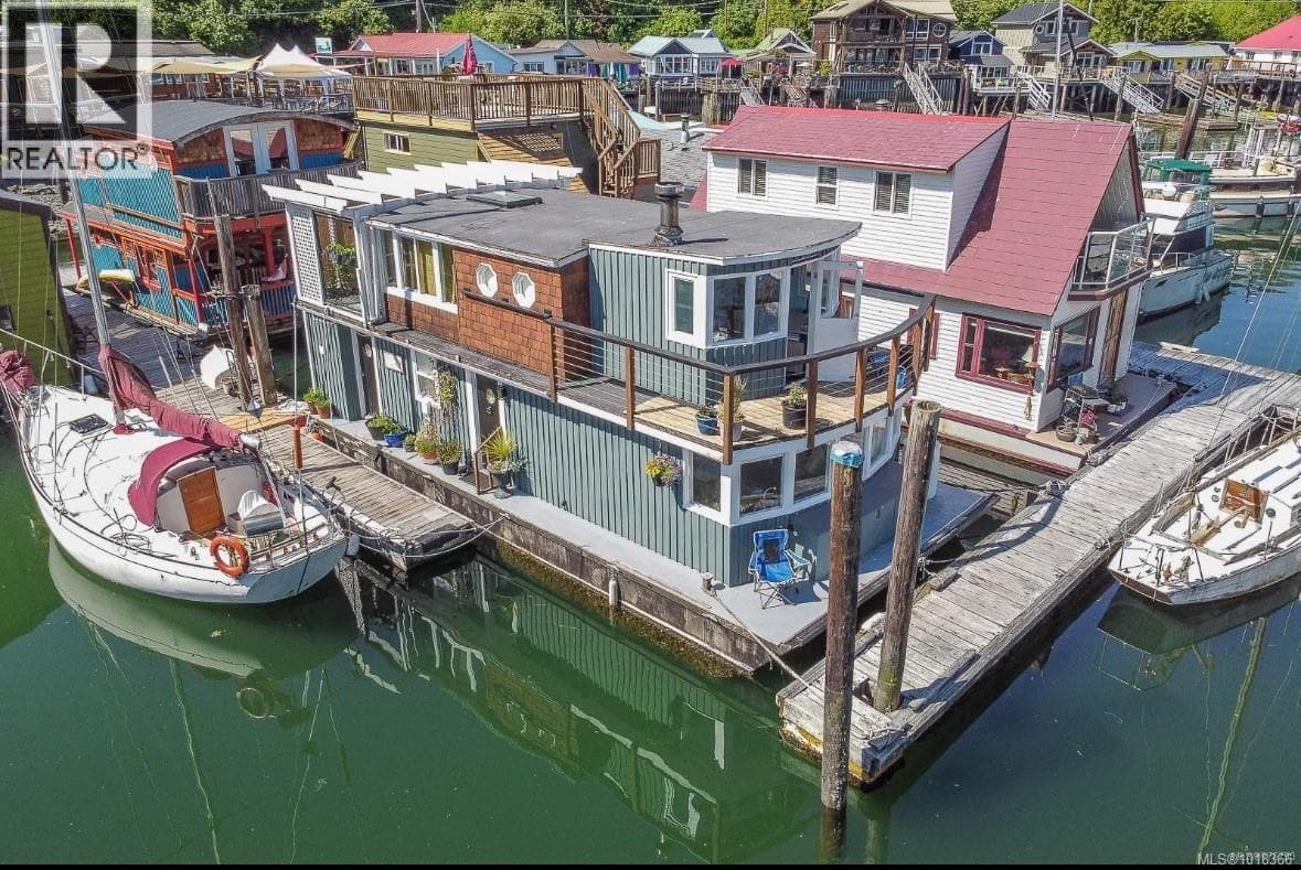 5 1765 Cowichan Bay Rd — Cowichan Bay, British Columbia - Main photo