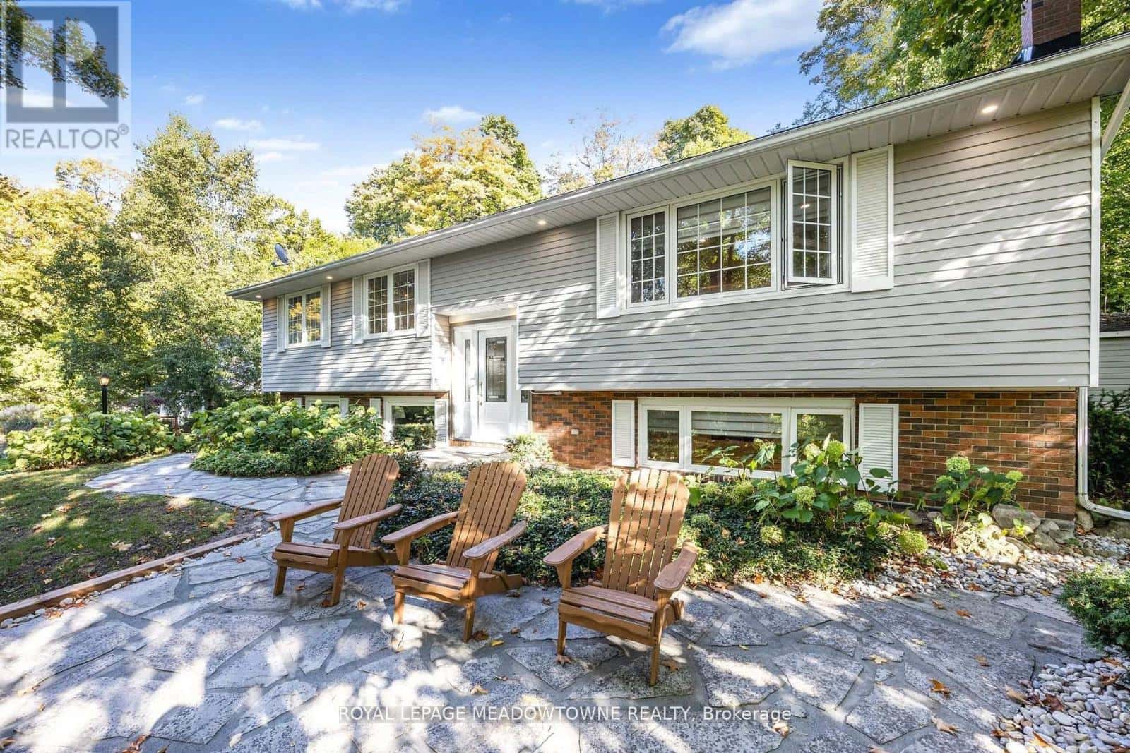 106 CAMPBELL AVENUE E — Milton (Campbellville), Ontario - Photo 2 of 50