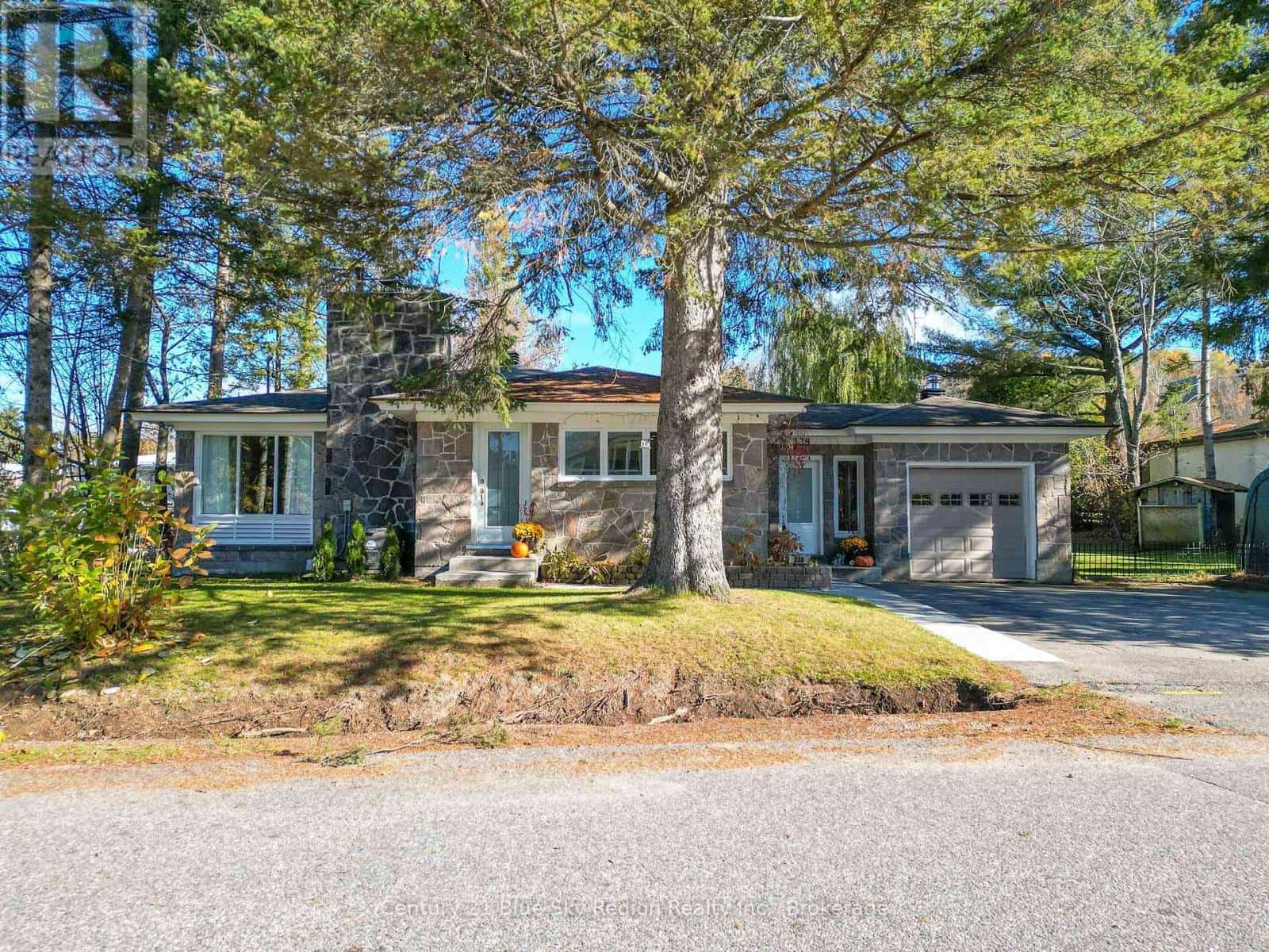 338 EDWARD STREET — Powassan, Ontario - Photo 2 of 47