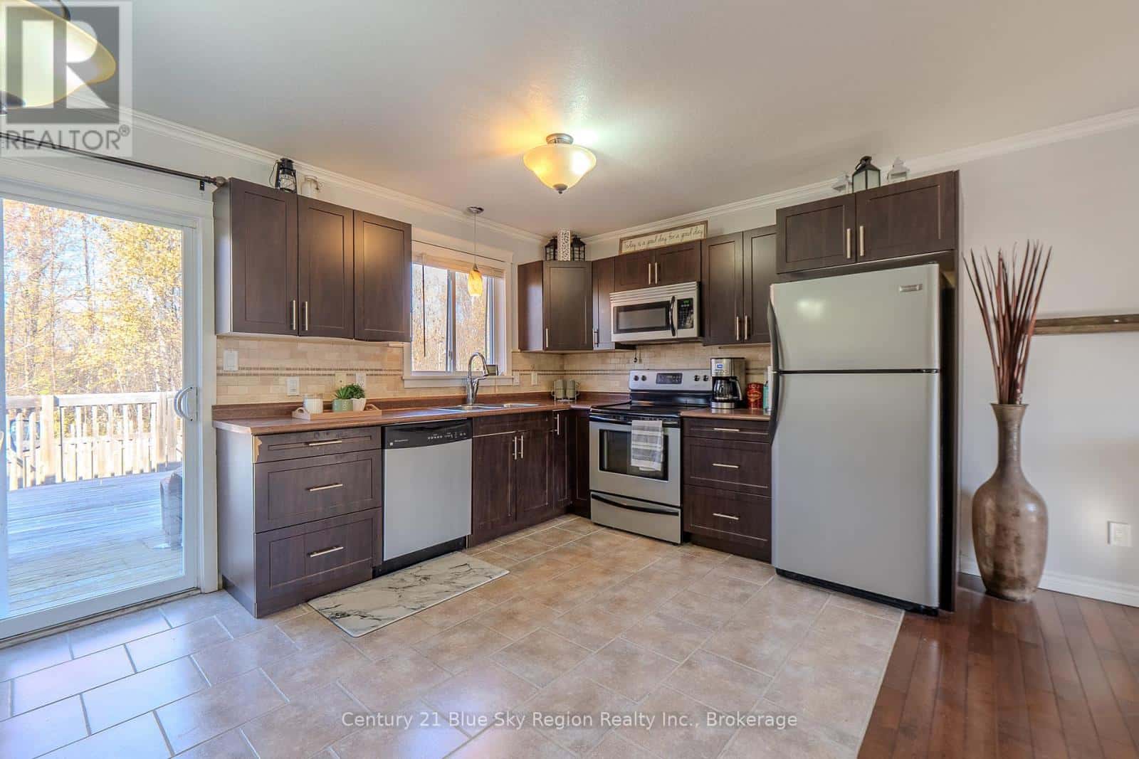 557 DEMERS STREET — West Nipissing (Sturgeon Falls), Ontario - Photo 5 of 47