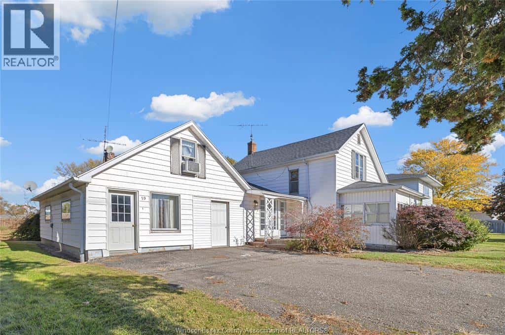 17 BUCHANAN STREET — Wheatley, Ontario - Photo 2 of 27