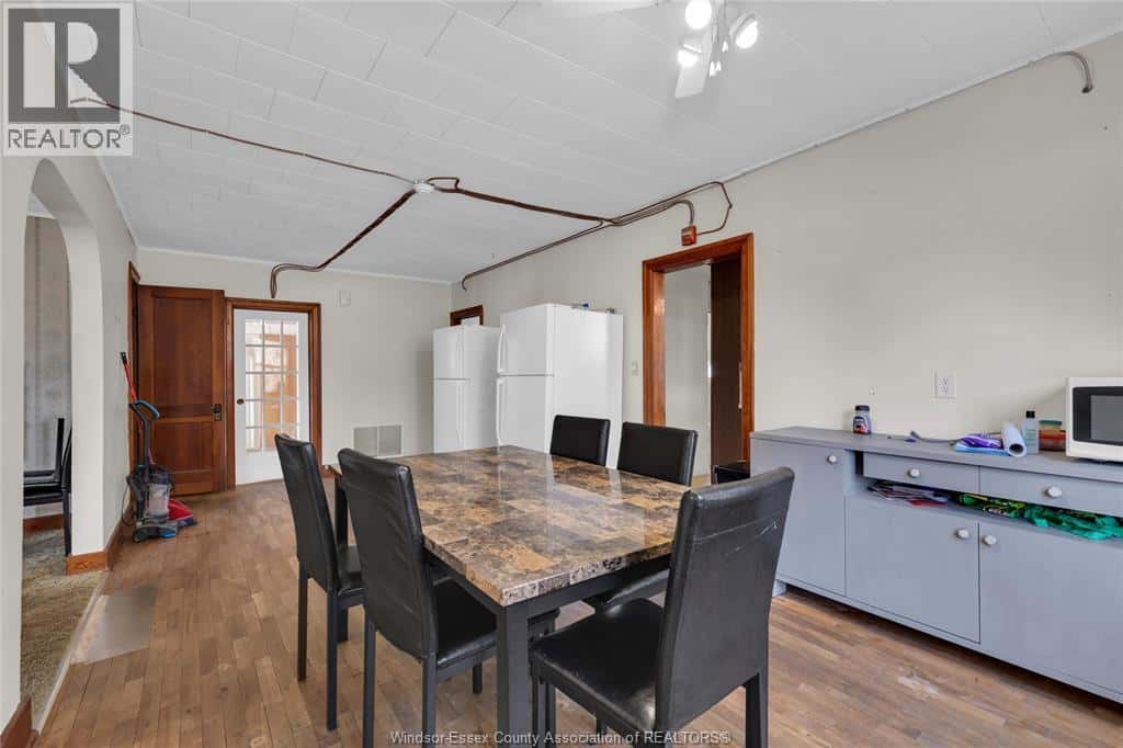 17 BUCHANAN STREET — Wheatley, Ontario - Photo 3 of 27