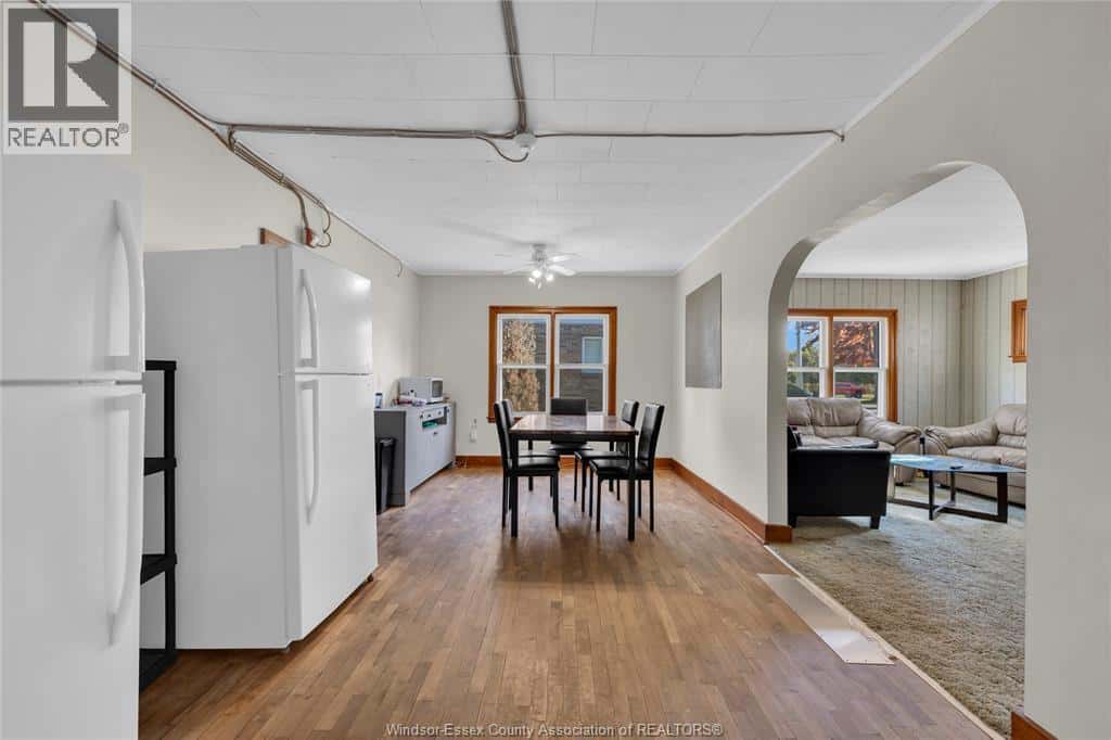 17 BUCHANAN STREET — Wheatley, Ontario - Photo 4 of 27