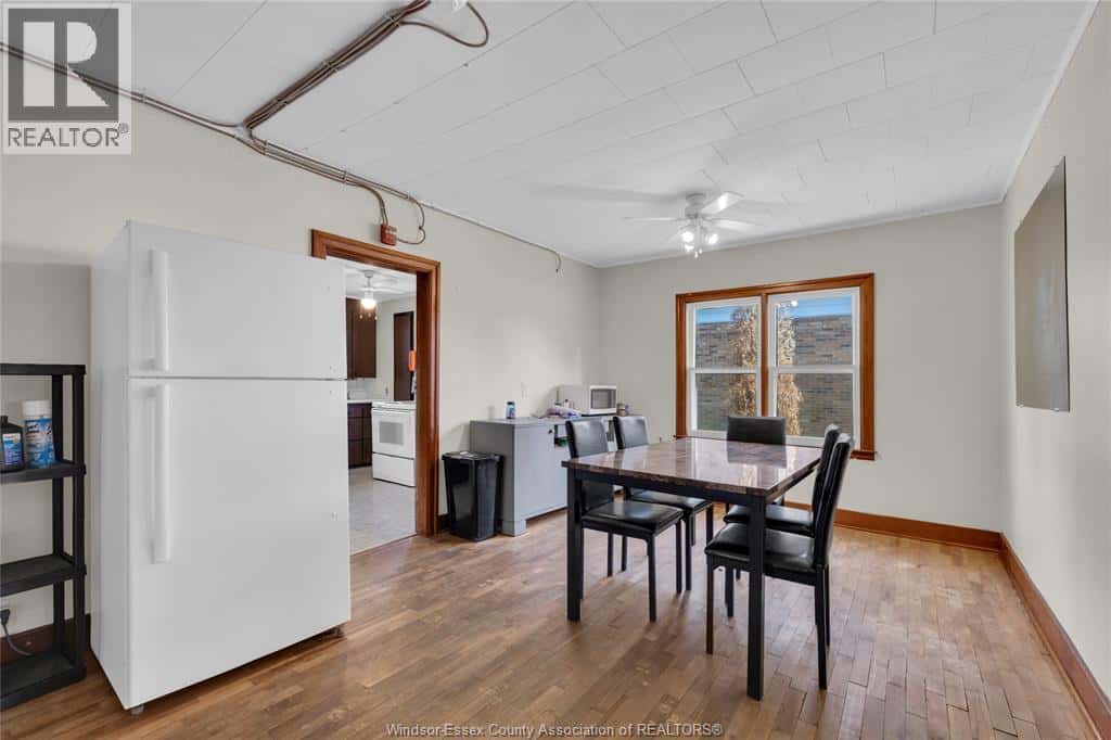 17 BUCHANAN STREET — Wheatley, Ontario - Photo 5 of 27