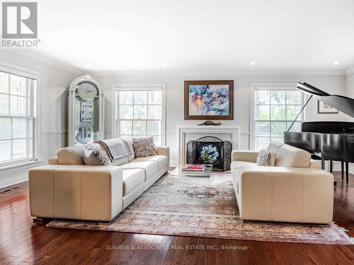 18 HAMMOK CRESCENT — Markham (Bayview Glen), Ontario - Photo 3 of 41