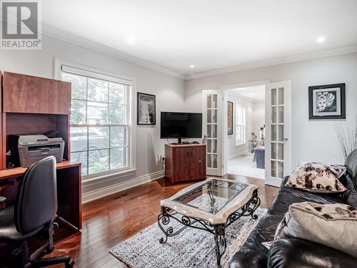 18 HAMMOK CRESCENT — Markham (Bayview Glen), Ontario - Photo 4 of 41