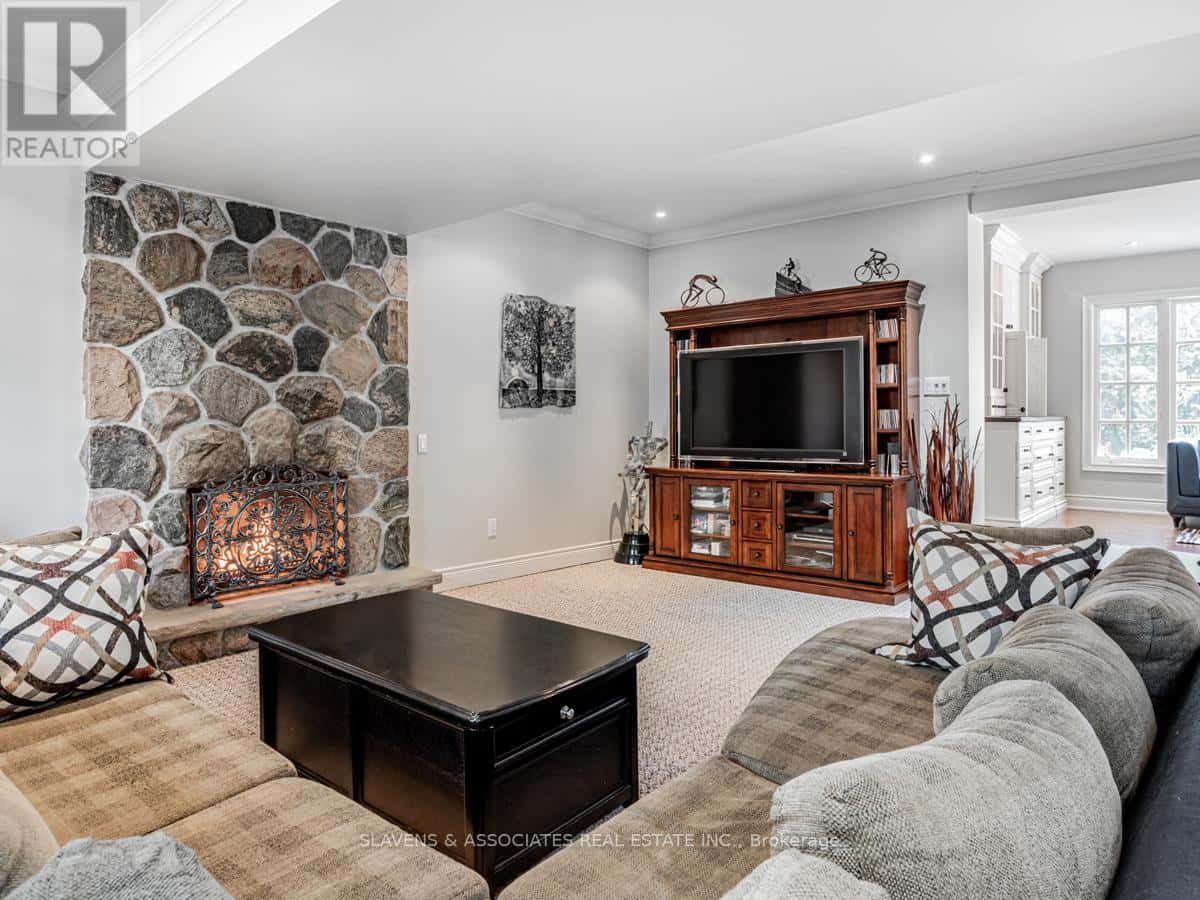 18 HAMMOK CRESCENT — Markham (Bayview Glen), Ontario - Photo 5 of 41