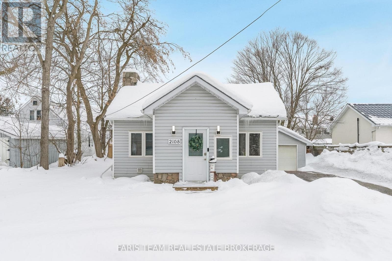 2108 VICTORIA STREET — Innisfil (Stroud), Ontario - Main photo