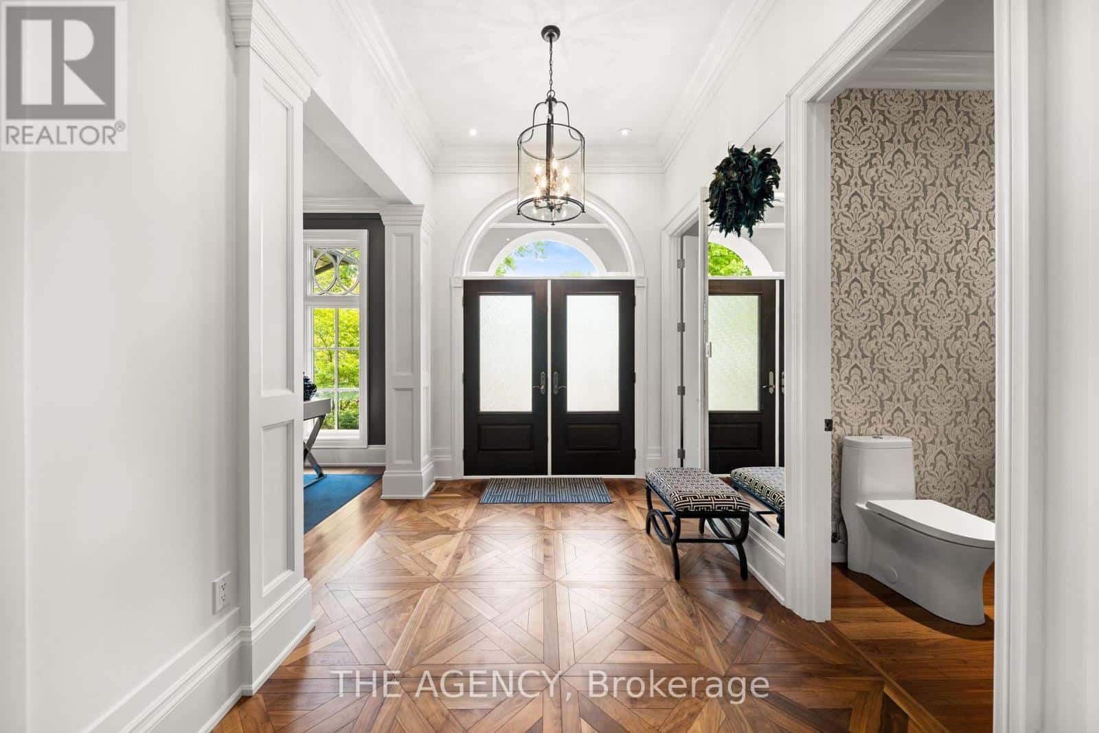 1577 GLOUCESTER ROAD — London North (North A), Ontario - Photo 3 of 34