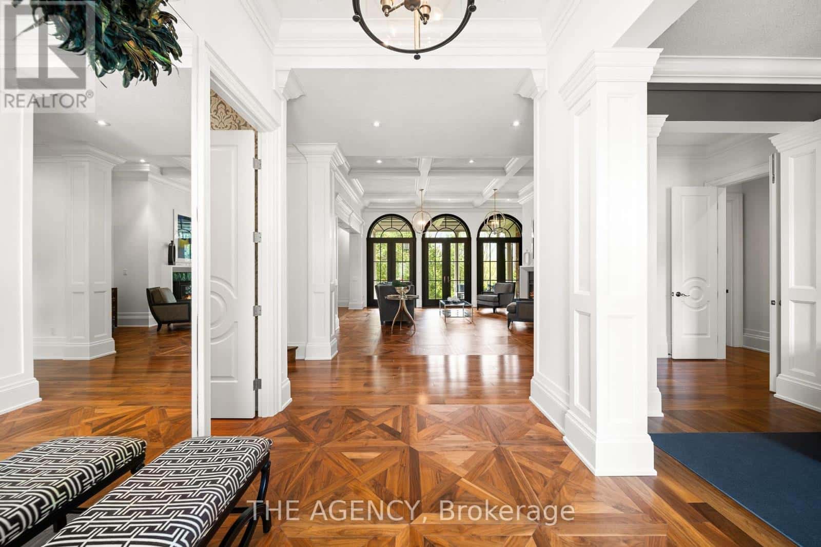 1577 GLOUCESTER ROAD — London North (North A), Ontario - Photo 4 of 34