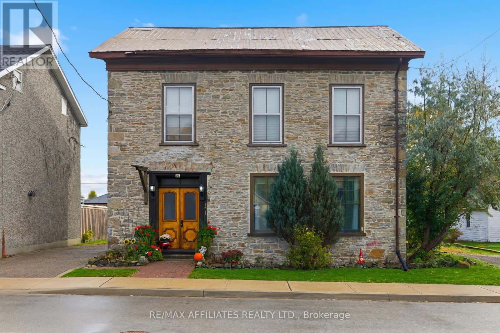 151 HENRY STREET E — Prescott, Ontario - Photo 2 of 33