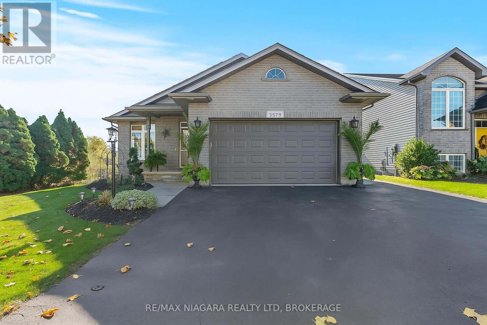 3579 CARVER STREET — Fort Erie (Stevensville), Ontario - Photo 2 of 37