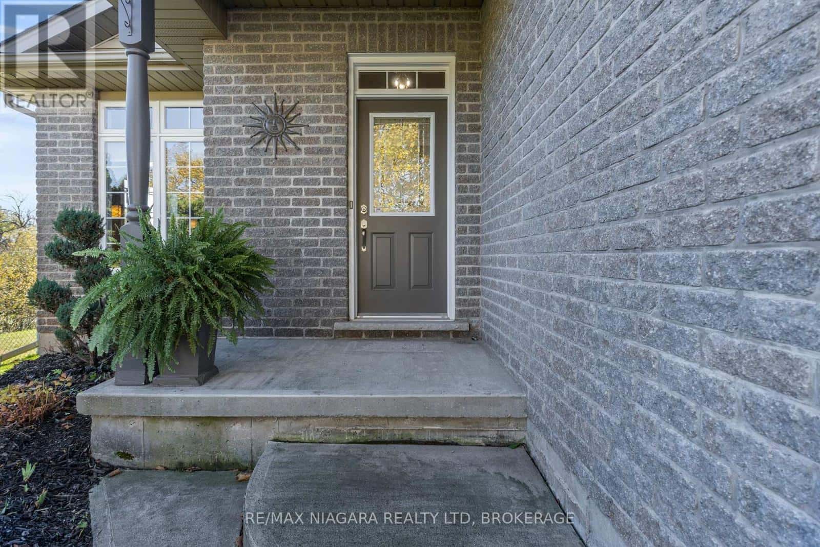 3579 CARVER STREET — Fort Erie (Stevensville), Ontario - Photo 3 of 37