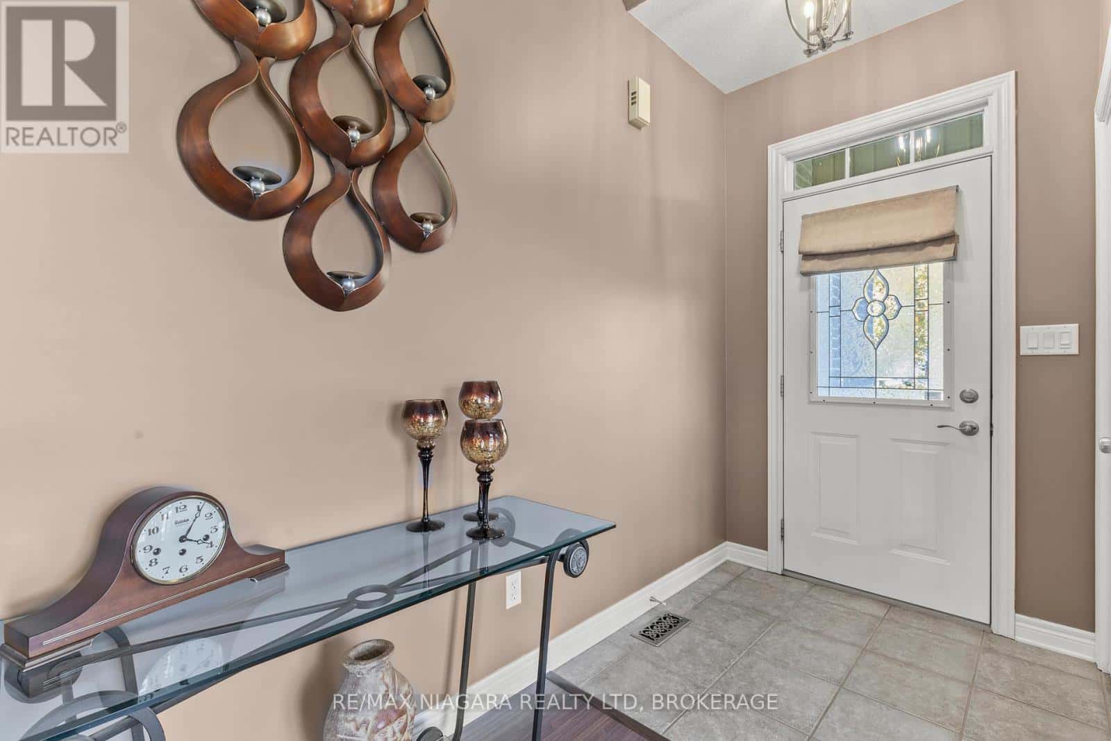 3579 CARVER STREET — Fort Erie (Stevensville), Ontario - Photo 4 of 37