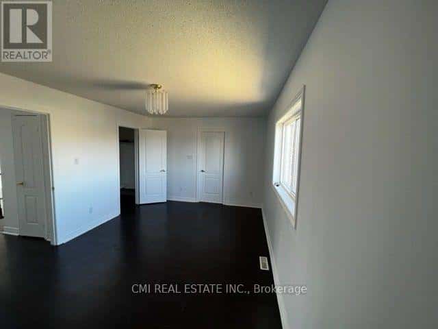 85 WATKINS GLEN CRESCENT — Aurora (Bayview Wellington), Ontario - Photo 3 of 19