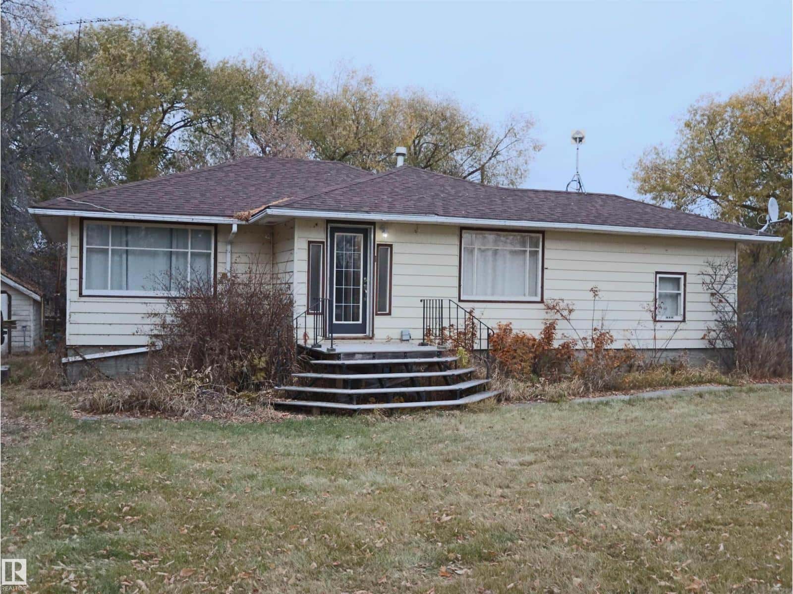 4032A TWP RD 604 — Rural Barrhead County, Alberta - Photo 2 of 41