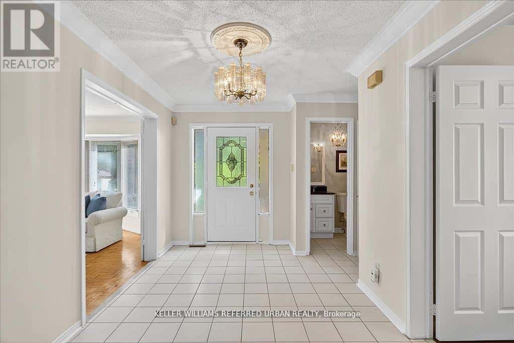 32 NELSON CIRCLE — Newmarket (Armitage), Ontario - Photo 3 of 41