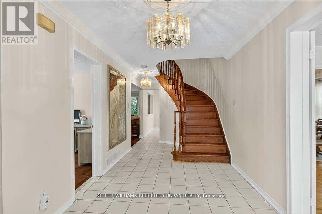 32 NELSON CIRCLE — Newmarket (Armitage), Ontario - Photo 4 of 41