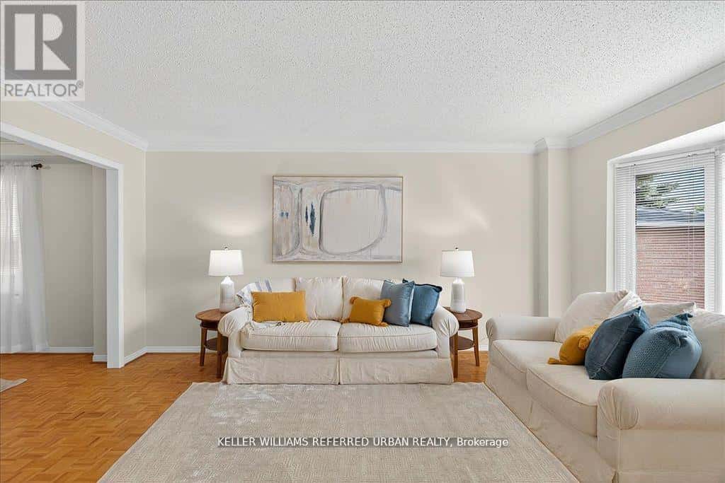 32 NELSON CIRCLE — Newmarket (Armitage), Ontario - Photo 5 of 41