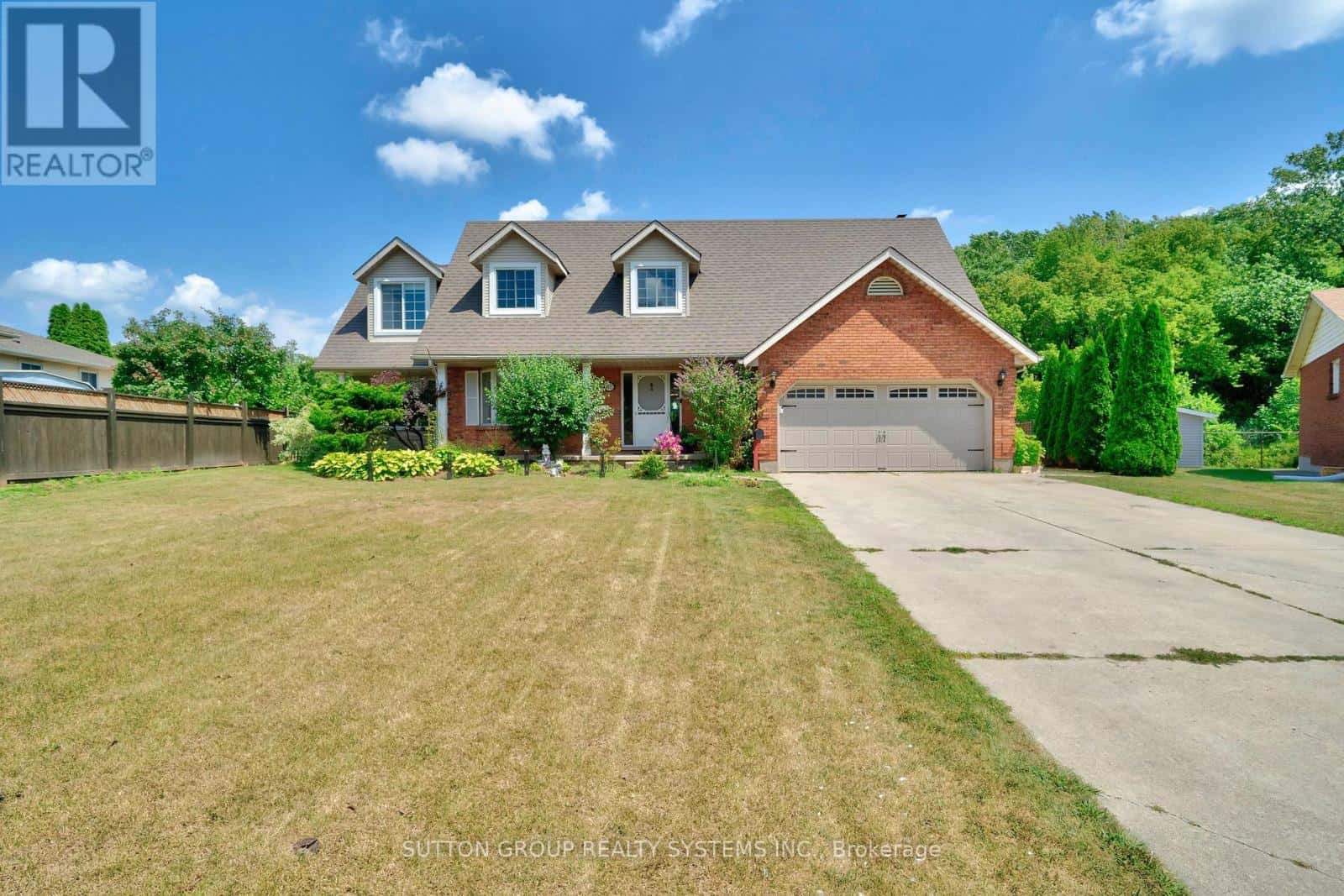 8017 HAMPTON COURT — Niagara Falls (West Wood), Ontario - Photo 2 of 45