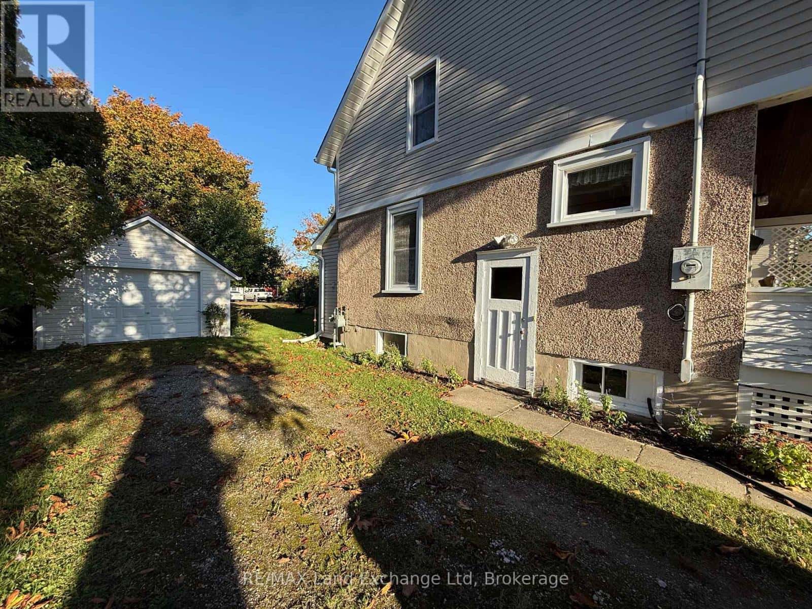 351 QUEEN STREET — North Huron (Blyth), Ontario - Photo 4 of 41