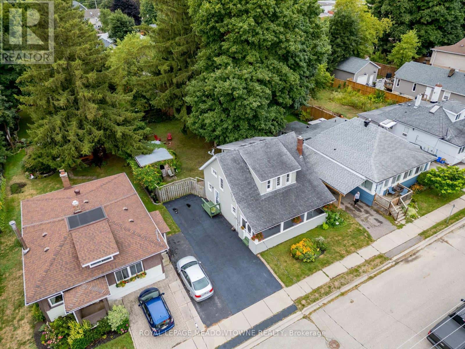 14 ACADEMY ROAD — Halton Hills (Georgetown), Ontario - Photo 2 of 47