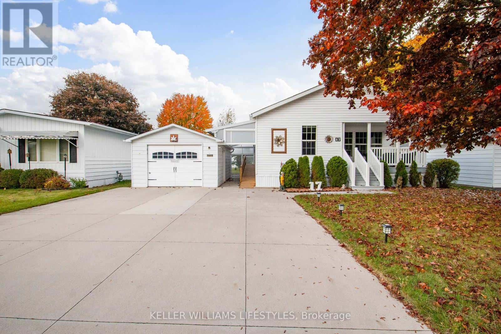 17 GEORGE STREET — Strathroy-Caradoc (SE), Ontario - Photo 2 of 40