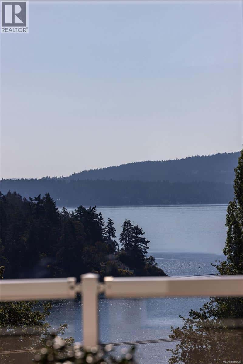 2894 Horton Rd — Mill Bay, British Columbia - Photo 4 of 38