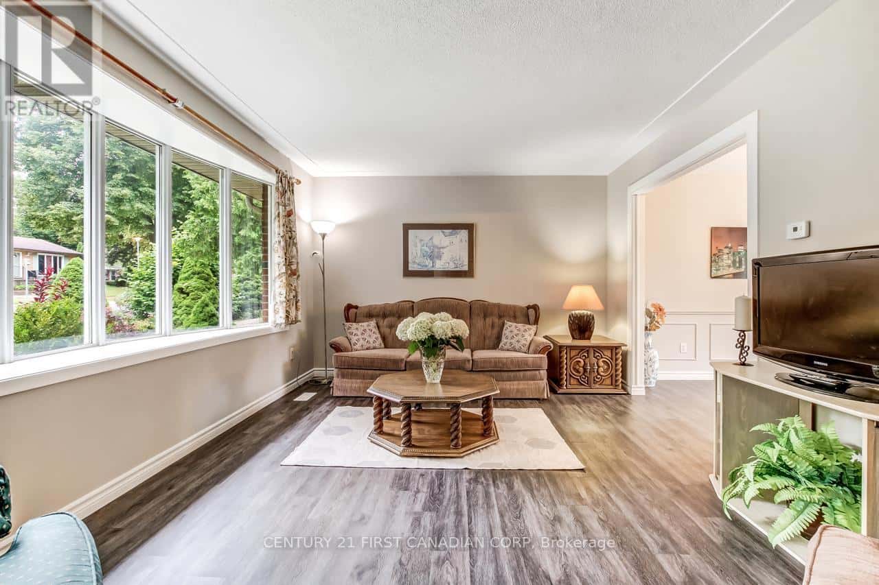 440 CASTLEGROVE BOULEVARD — London North (North K), Ontario - Photo 4 of 28