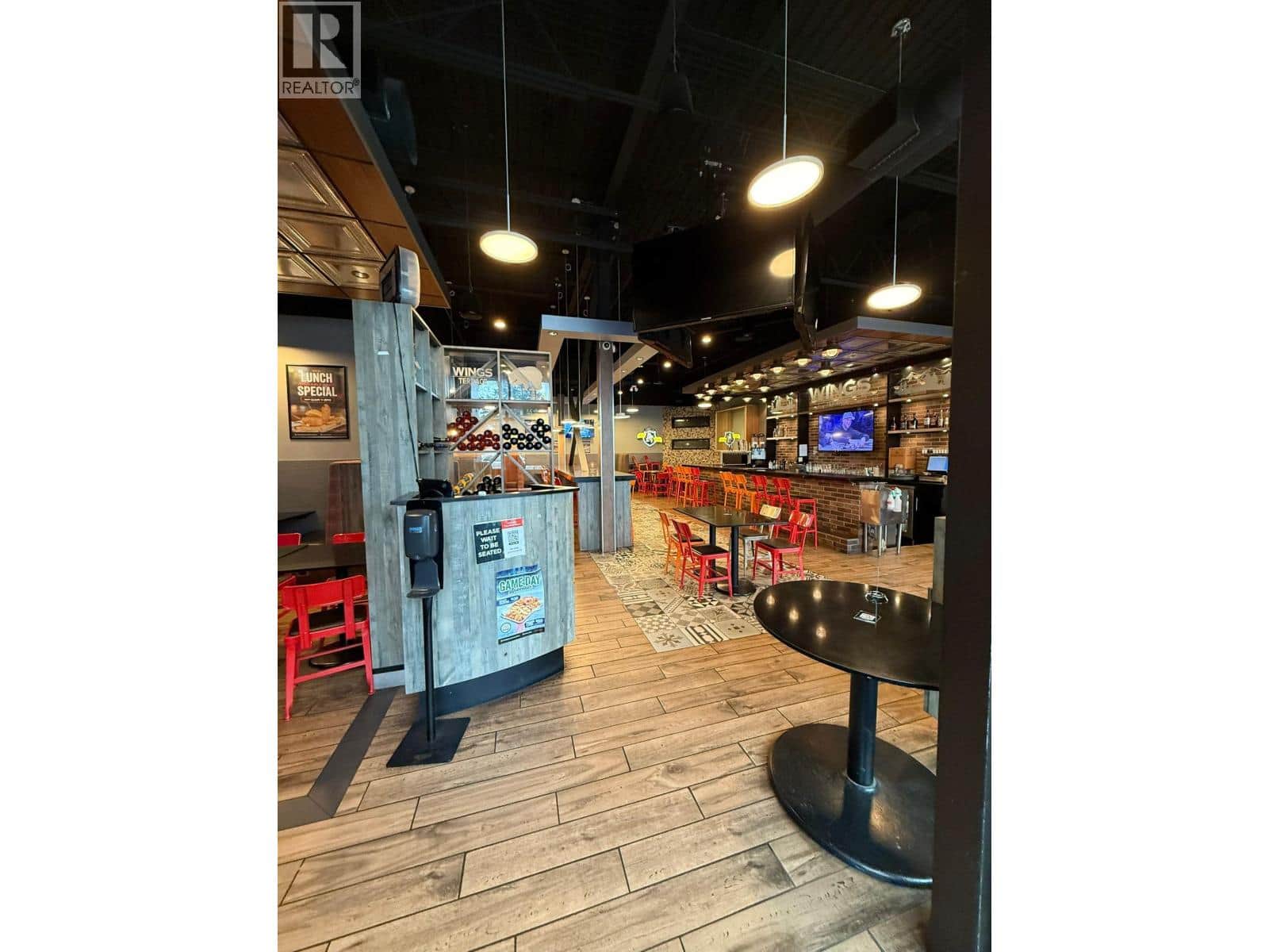 4741 LAKELSE AVENUE - Photo 2 of 9, Terrace, British Columbia