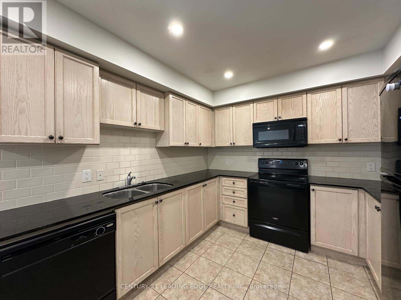 438 BEACH BOULEVARD — Hamilton (Hamilton Beach), Ontario - Photo 5 of 16