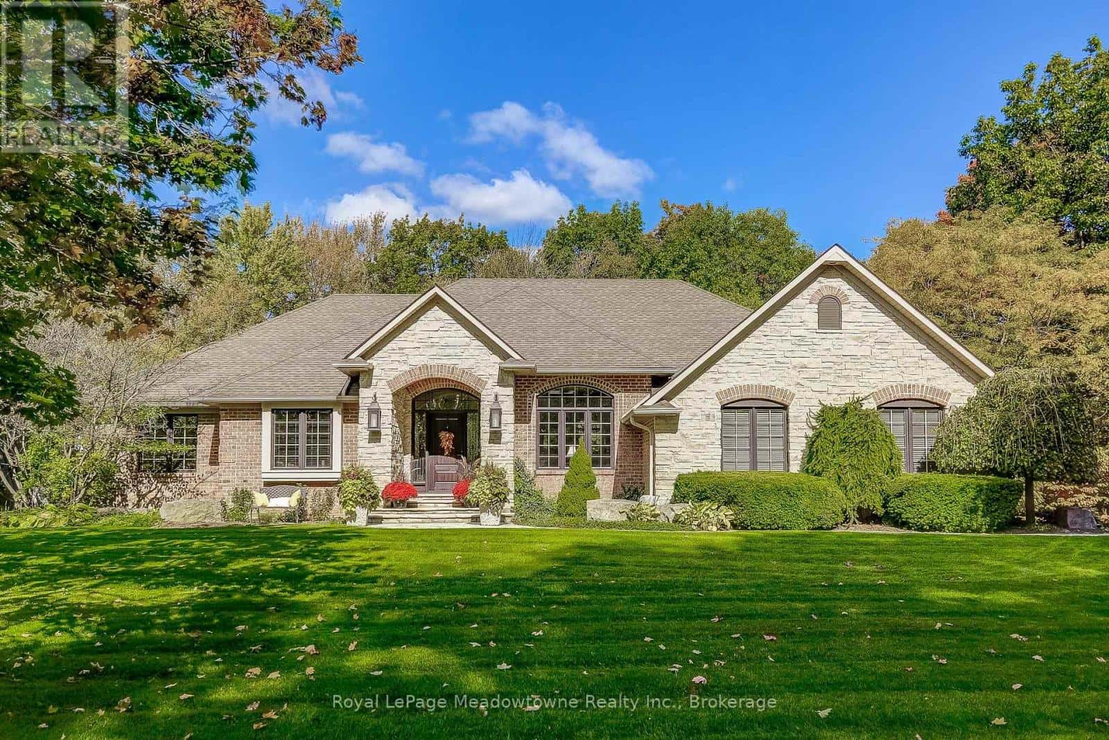 18 PARKSHORE PLACE — Hamilton (Carlisle), Ontario - Photo 2 of 50