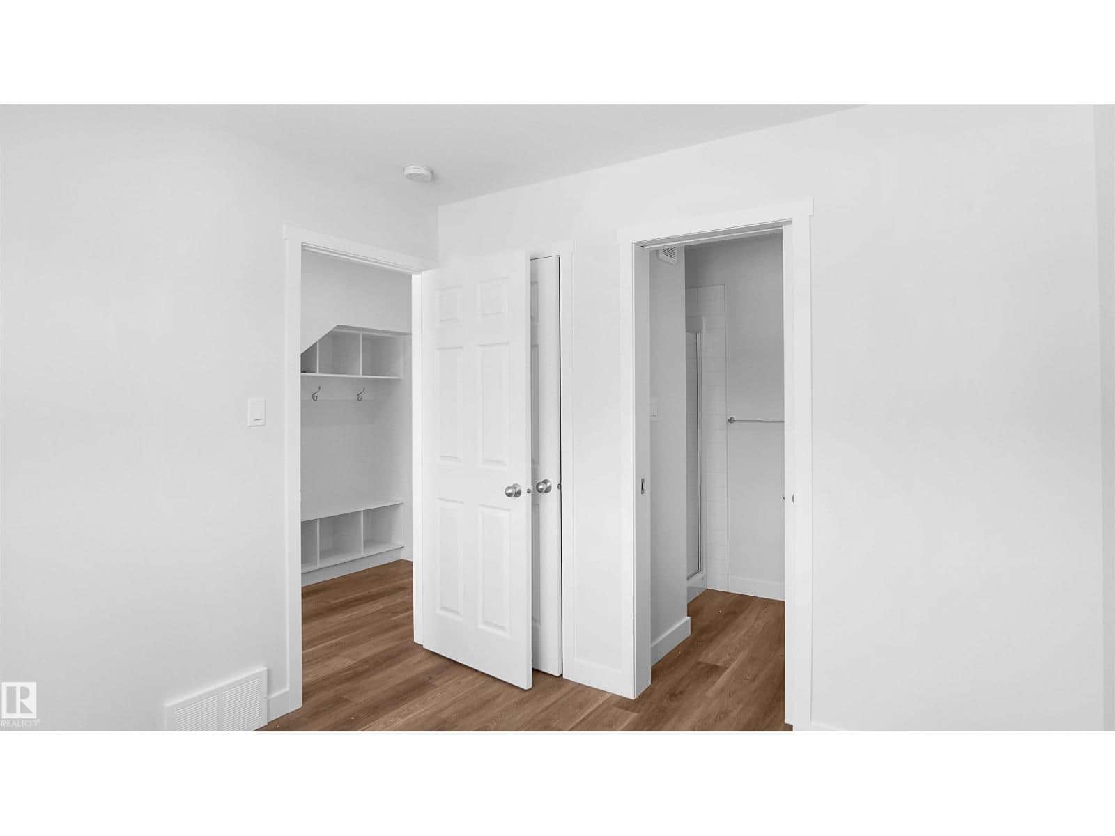 938 19 AV NW - Photo 4 of 27, Edmonton, Alberta