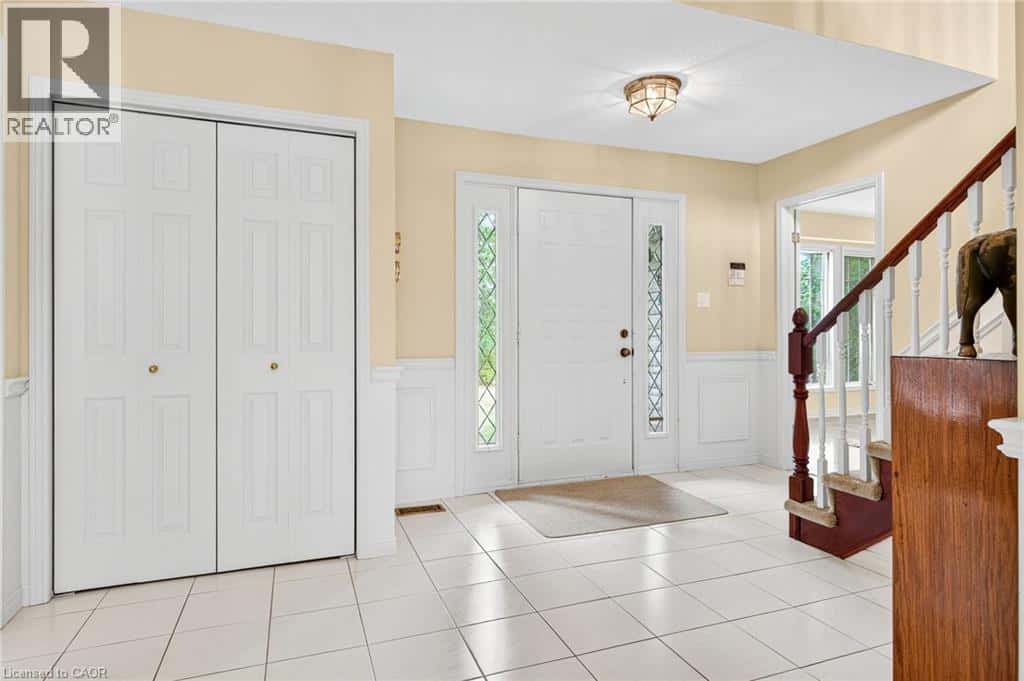 22 WENEIL Drive — Freelton, Ontario - Photo 5 of 46