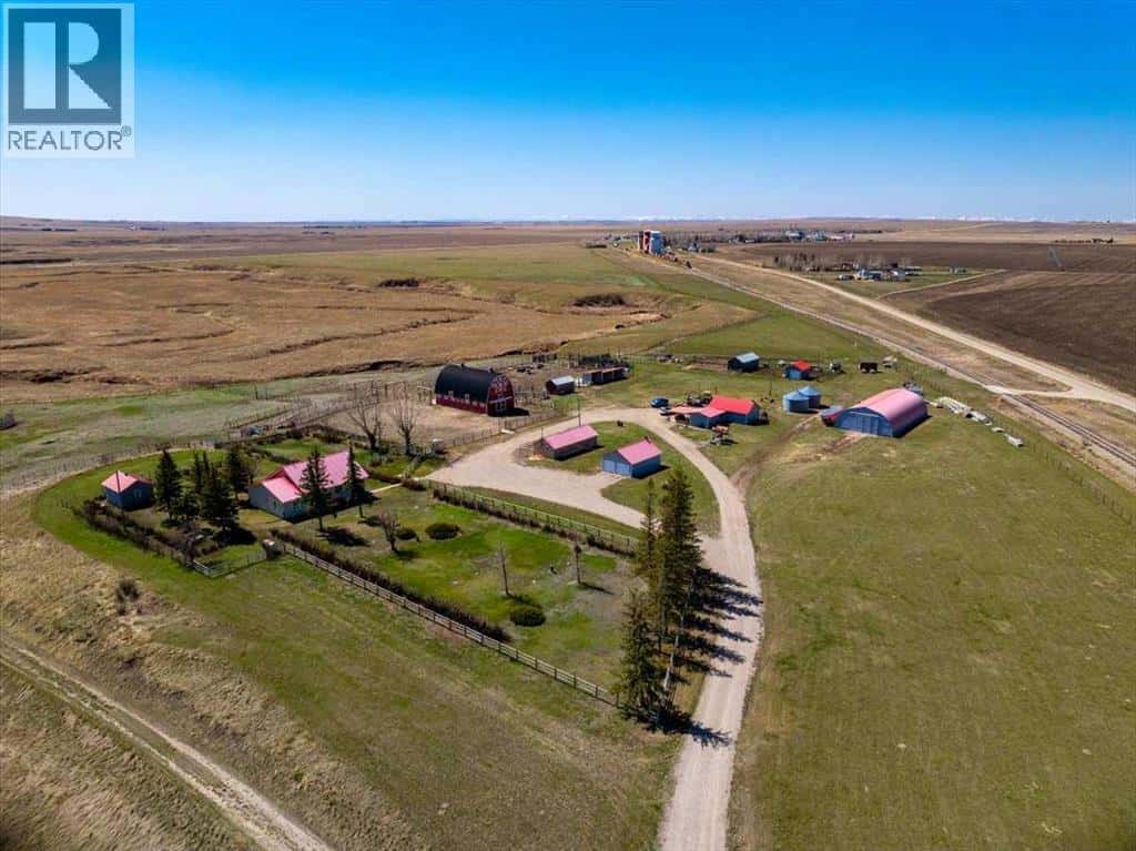 204050 RR 245 — Rural Vulcan County, Alberta - Photo 2 of 50