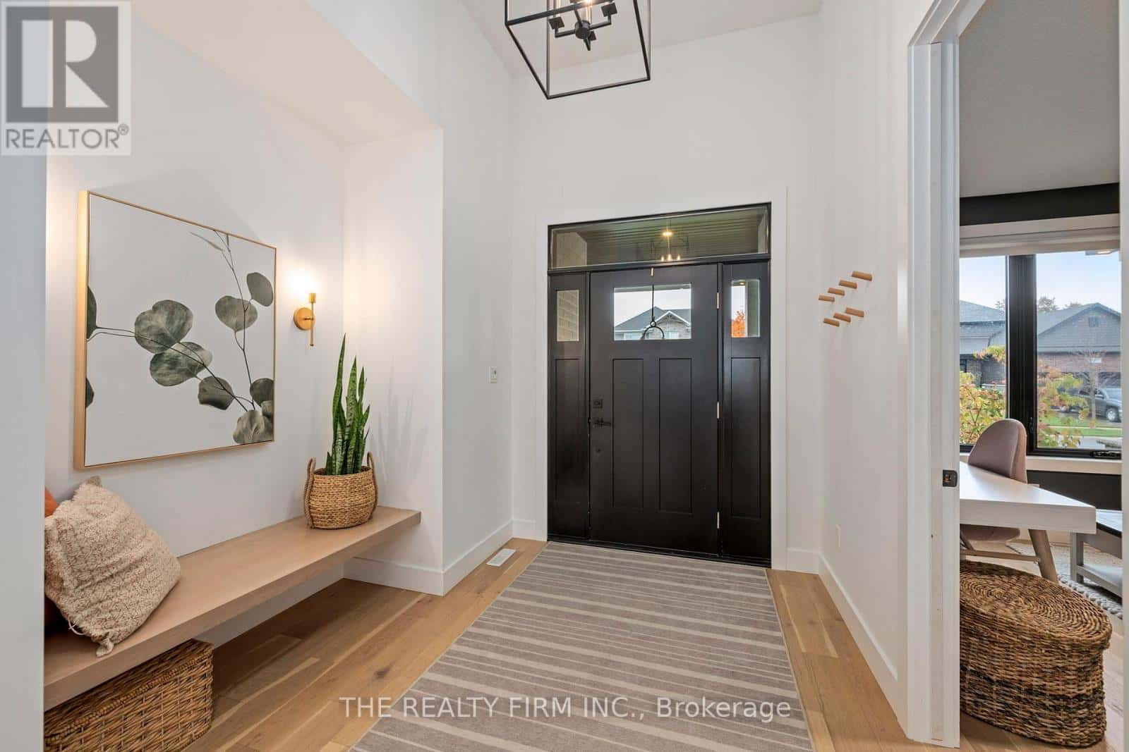 2568 LUCAS AVENUE — Strathroy-Caradoc (Mount Brydges), Ontario - Photo 5 of 50