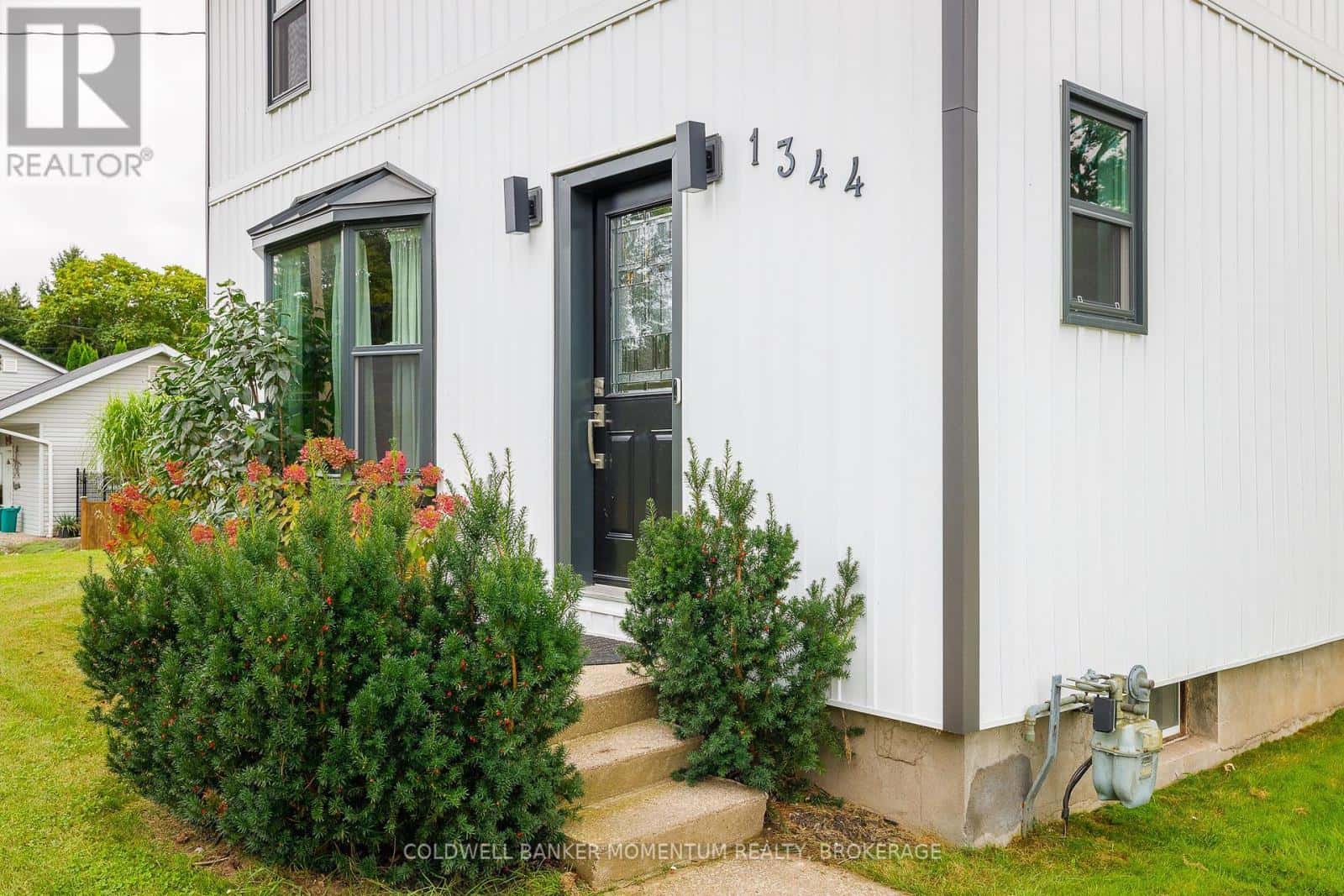 1344 EFFINGHAM STREET — Pelham (Fenwick), Ontario - Photo 3 of 50