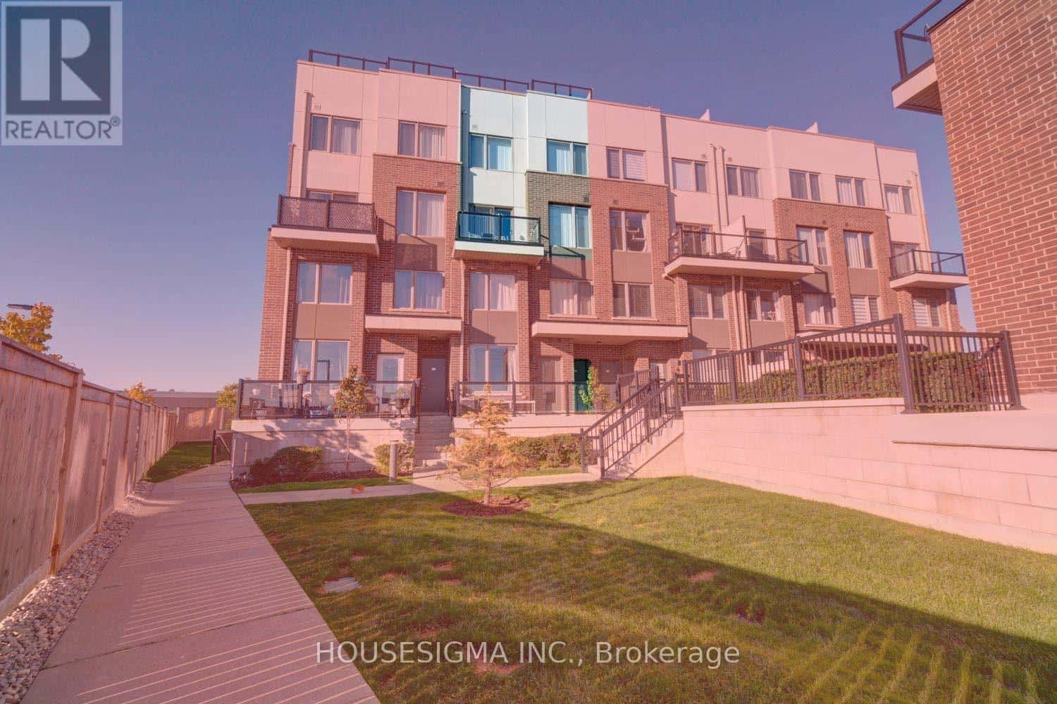 408 - 1460 WHITES ROAD — Pickering (Woodlands), Ontario - Photo 2 of 27