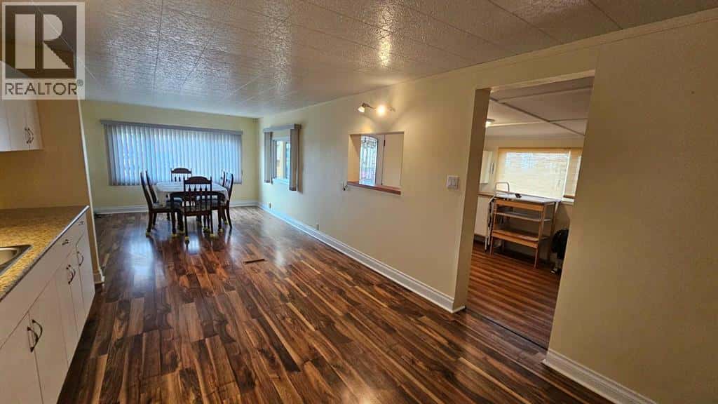 936 MAIN Street NW — Milk River, Alberta - Photo 3 of 23